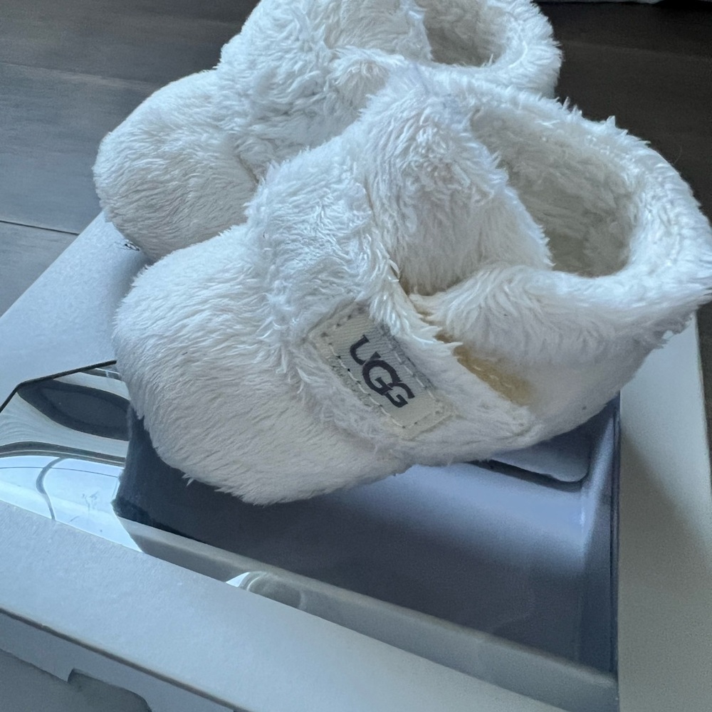 UGG Kids White Fluffy Slippers